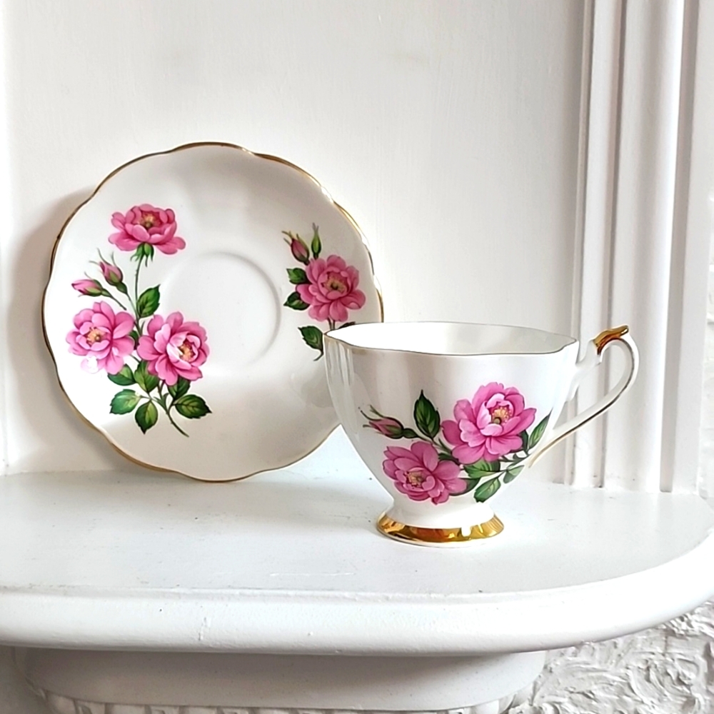 English Fine Bone China Vintage Teacup & Saucer WideMouth Large Old Garden Rose